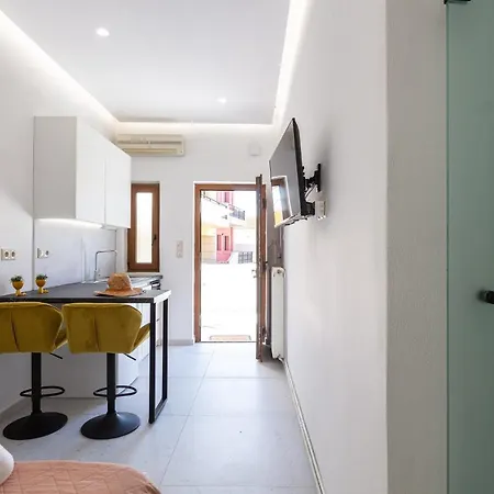 Glaros Apartman *