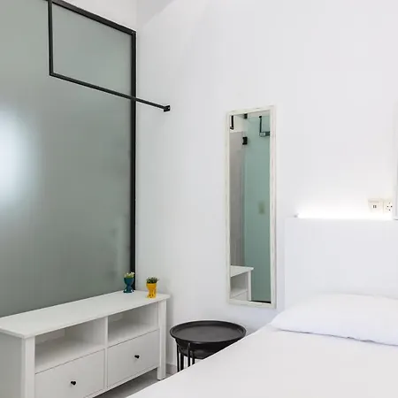 Glaros Apartman *