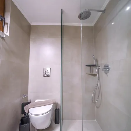 Glaros Apartman Pánormosz