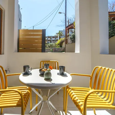 Glaros Apartman *