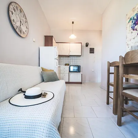 Glaros Apartman Pánormosz